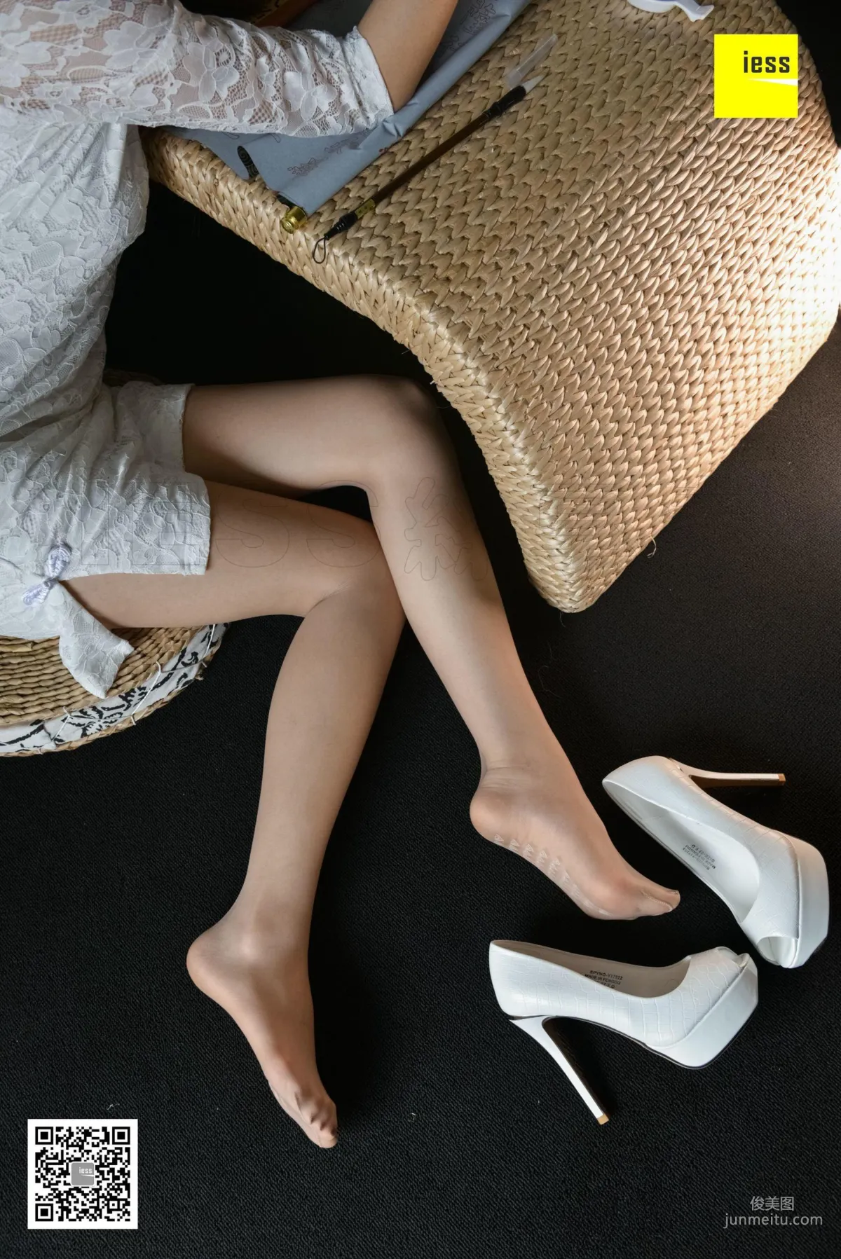 Qi Qi, Fantasy of Fish Mouth [IESS] Silk Enjoyer 307, Beautiful Legs and Silk Feet Photo Set photo 7