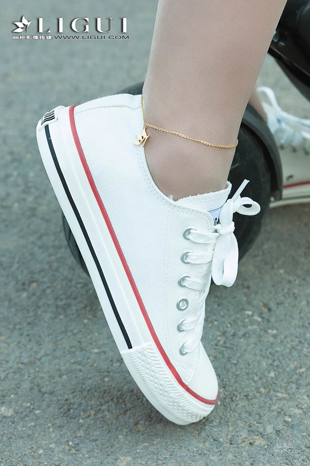 Xuegao Dress + Sneakers Legs and Feet [Ligui] Photo Set photo 4