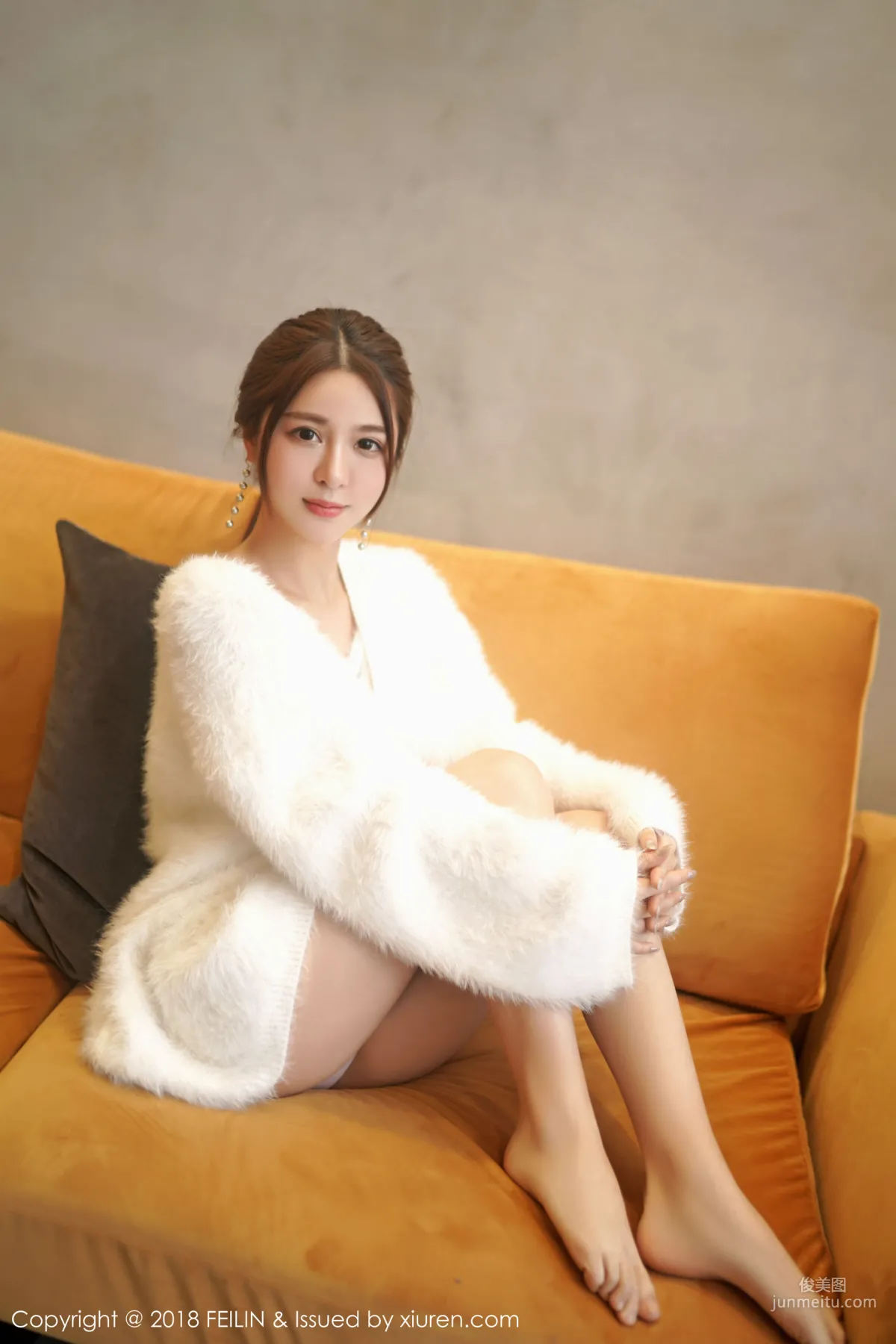 luna Zhang Jingyan, Fur and Beautiful Legs Goddess [FeiLin] VOL.165 Photo Set photo 24