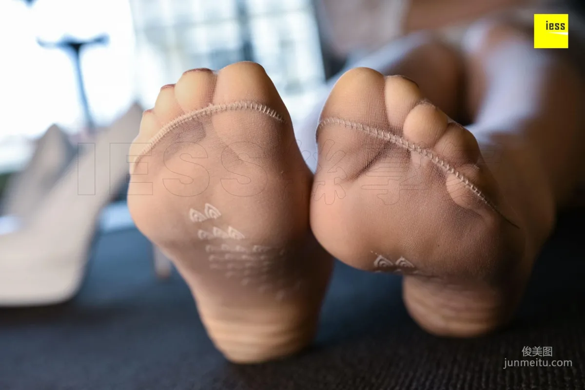 Qi Qi, Fantasy of Fish Mouth [IESS] Silk Enjoyer 307, Beautiful Legs and Silk Feet Photo Set photo 44