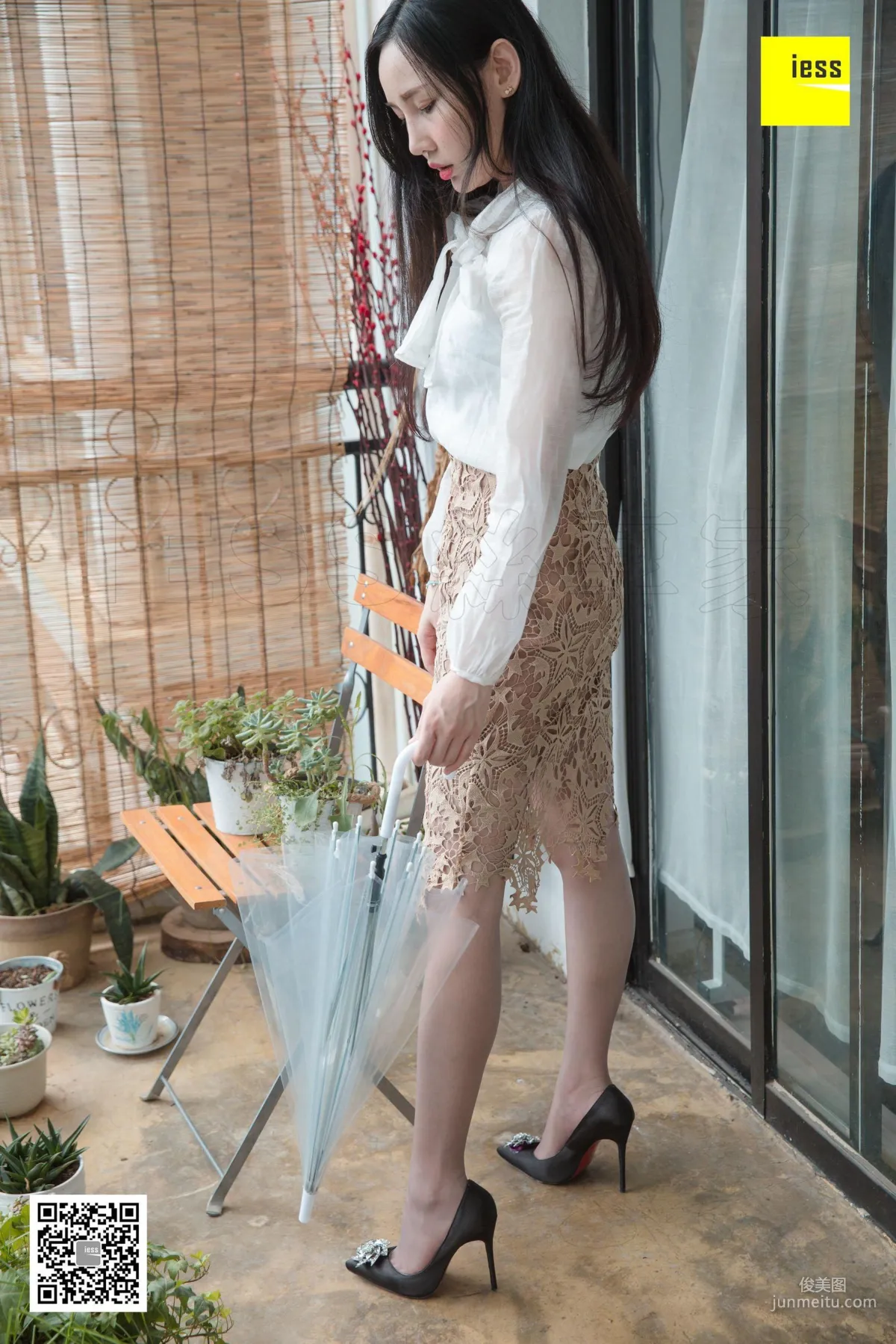 Wen Xin, Big Bear Also Likes Gray Stockings, [IESS] Silk Enjoyer 301 Beautiful Legs and Silk Feet Photo Set photo 57