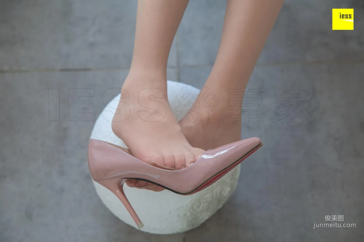 Wen Xin Slightly Raised Curves [IESS] Silk Enjoyer 311 Beautiful Legs and Feet Photo Set photo 40