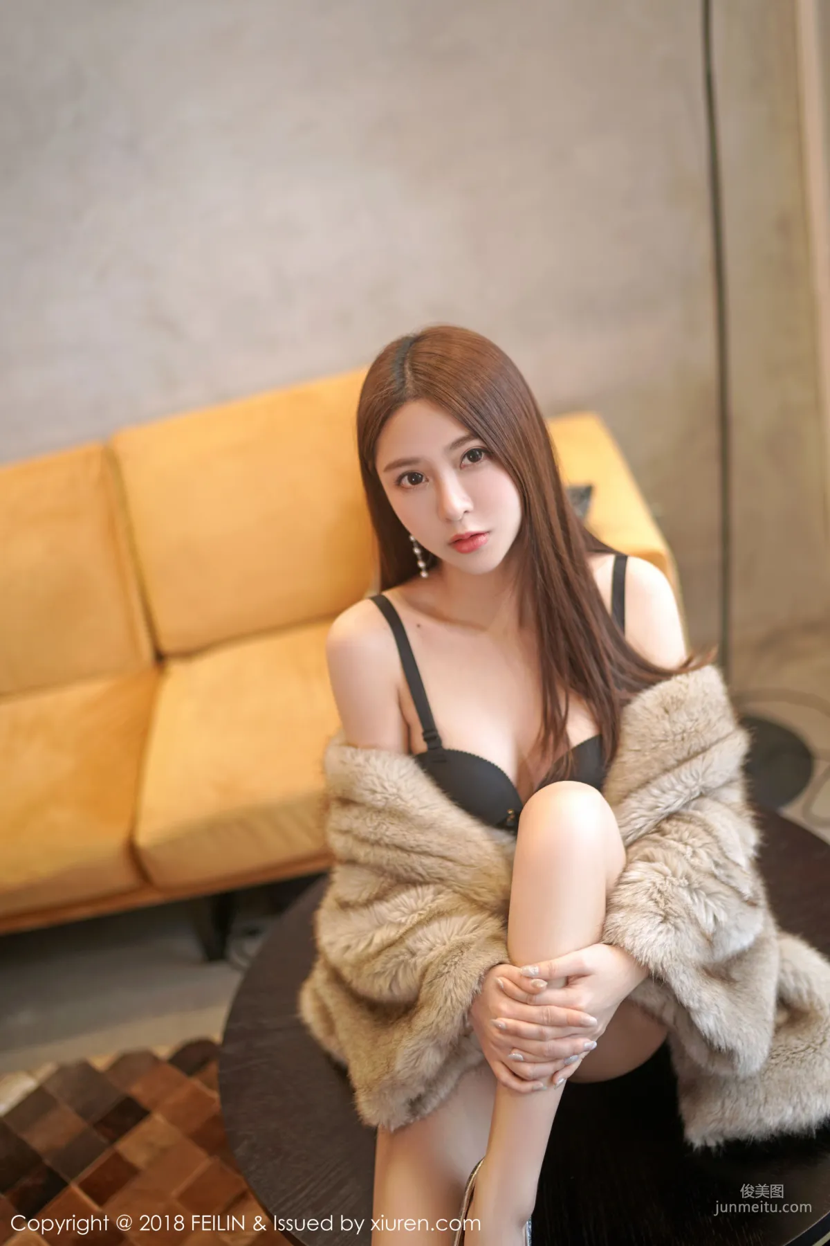 luna Zhang Jingyan, Fur and Beautiful Legs Goddess [FeiLin] VOL.165 Photo Set photo 16