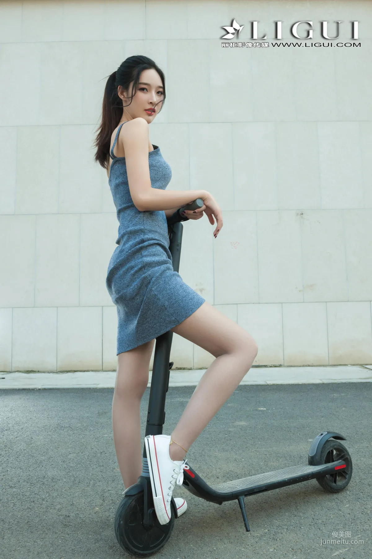 Xuegao Dress + Sneakers Legs and Feet [Ligui] Photo Set photo 2