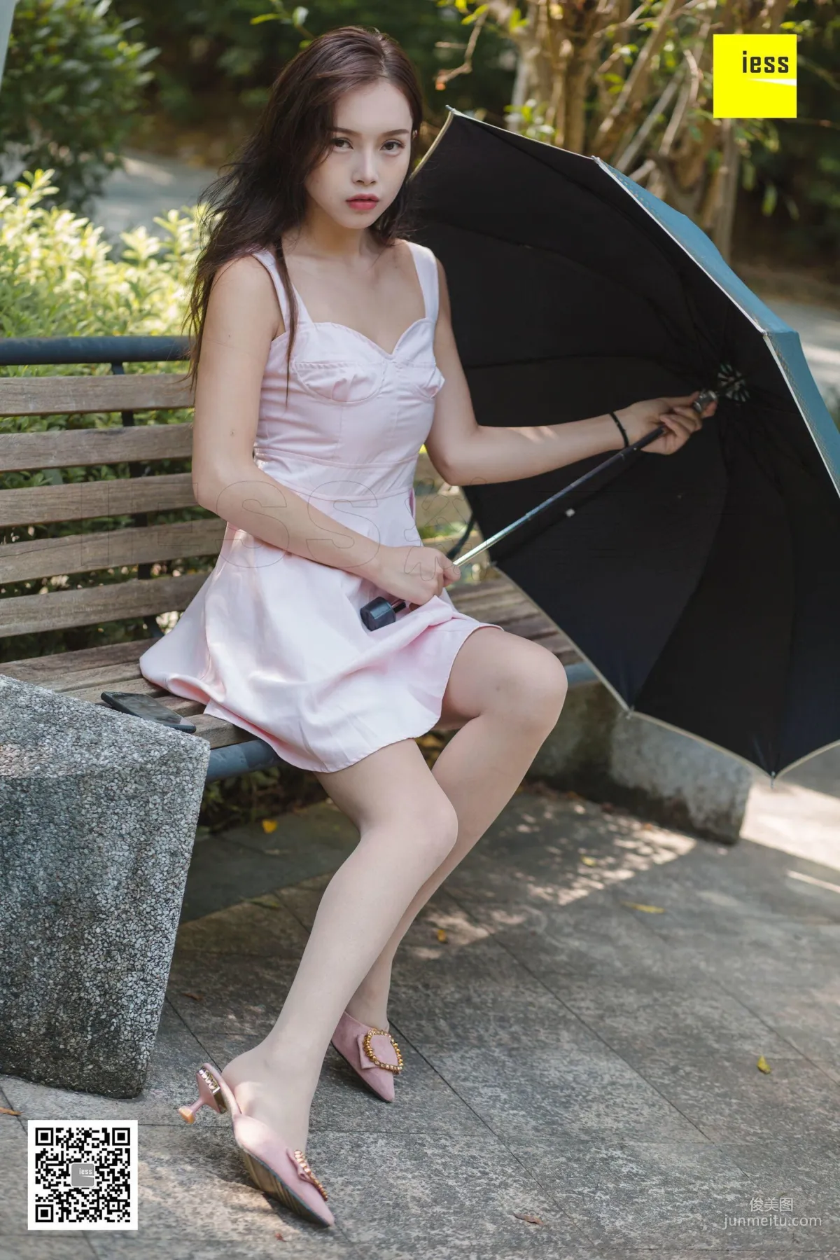 Xiao Yu, Xiao Yu's Sunbath in the Park [IESS] Silk Enjoyer 315, Beautiful Legs Photo Set photo 4