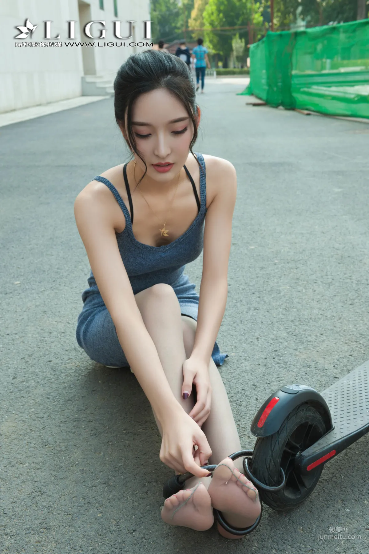 Xuegao Dress + Sneakers Legs and Feet [Ligui] Photo Set photo 51
