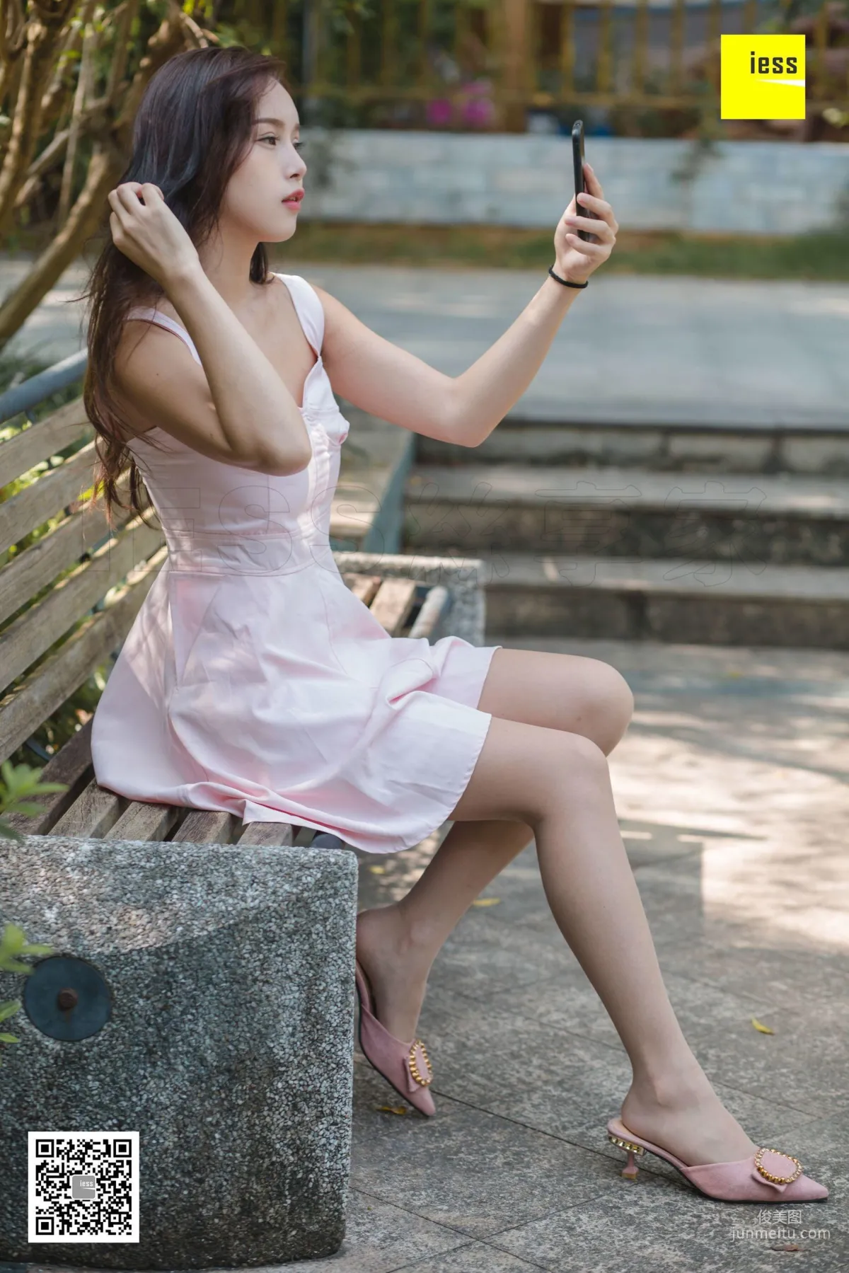 Xiao Yu, Xiao Yu's Sunbath in the Park [IESS] Silk Enjoyer 315, Beautiful Legs Photo Set photo 5