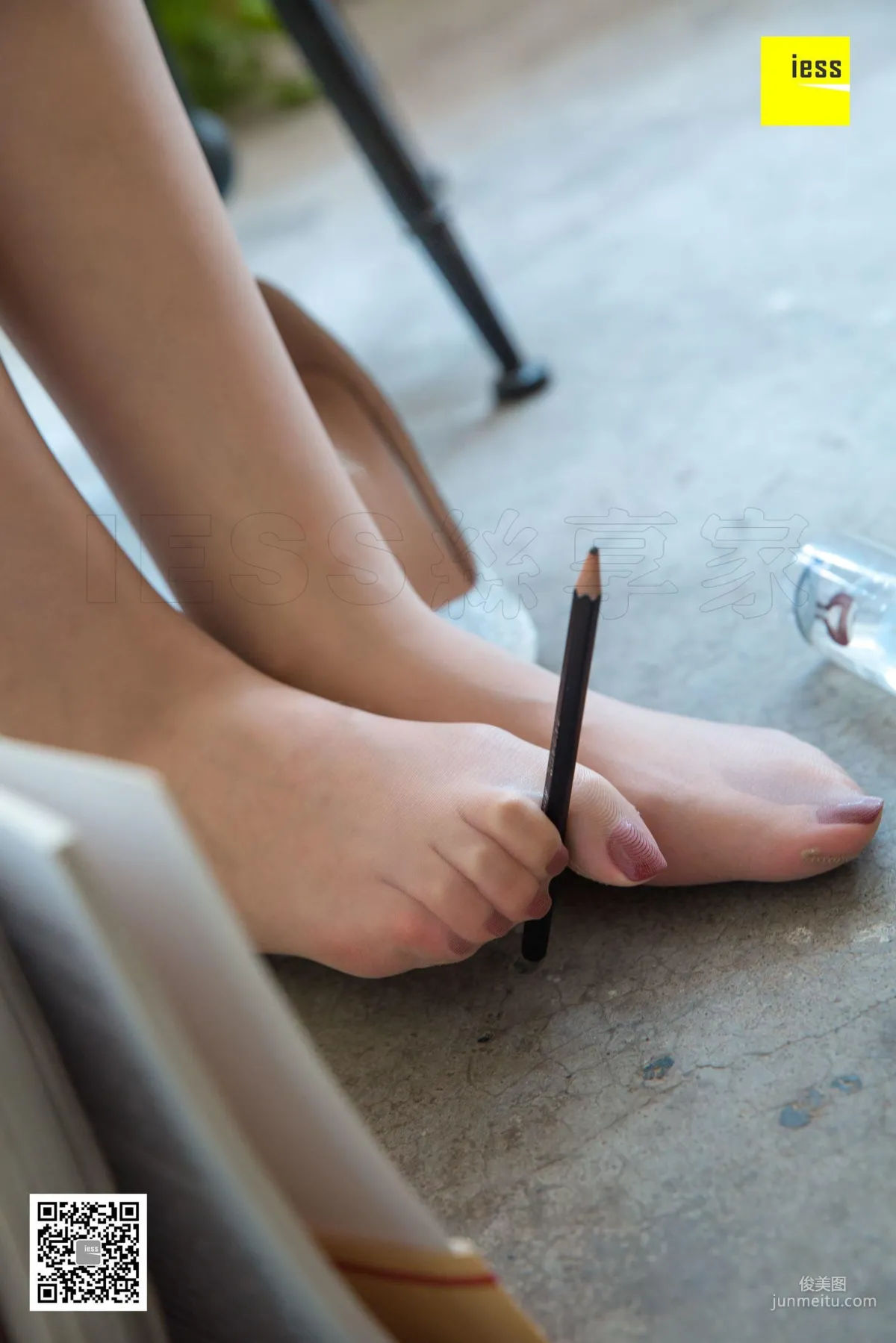 Zi Zi, The Art Student Who Paints in Nude Stockings [IESS] Silk Enjoyer 309, Beautiful Legs and Nude Stockings Photo Set photo 55