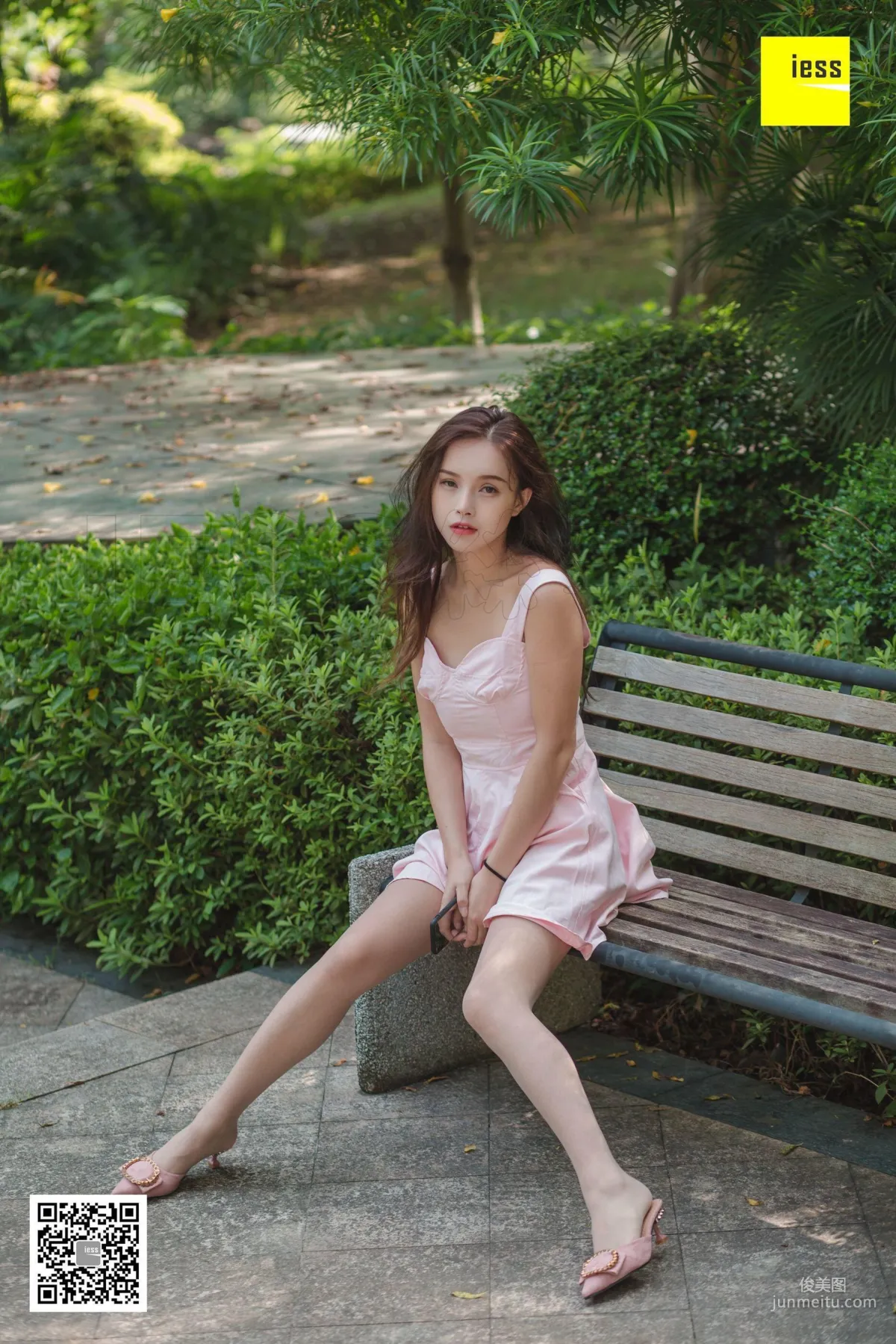 Xiao Yu, Xiao Yu's Sunbath in the Park [IESS] Silk Enjoyer 315, Beautiful Legs Photo Set photo 28