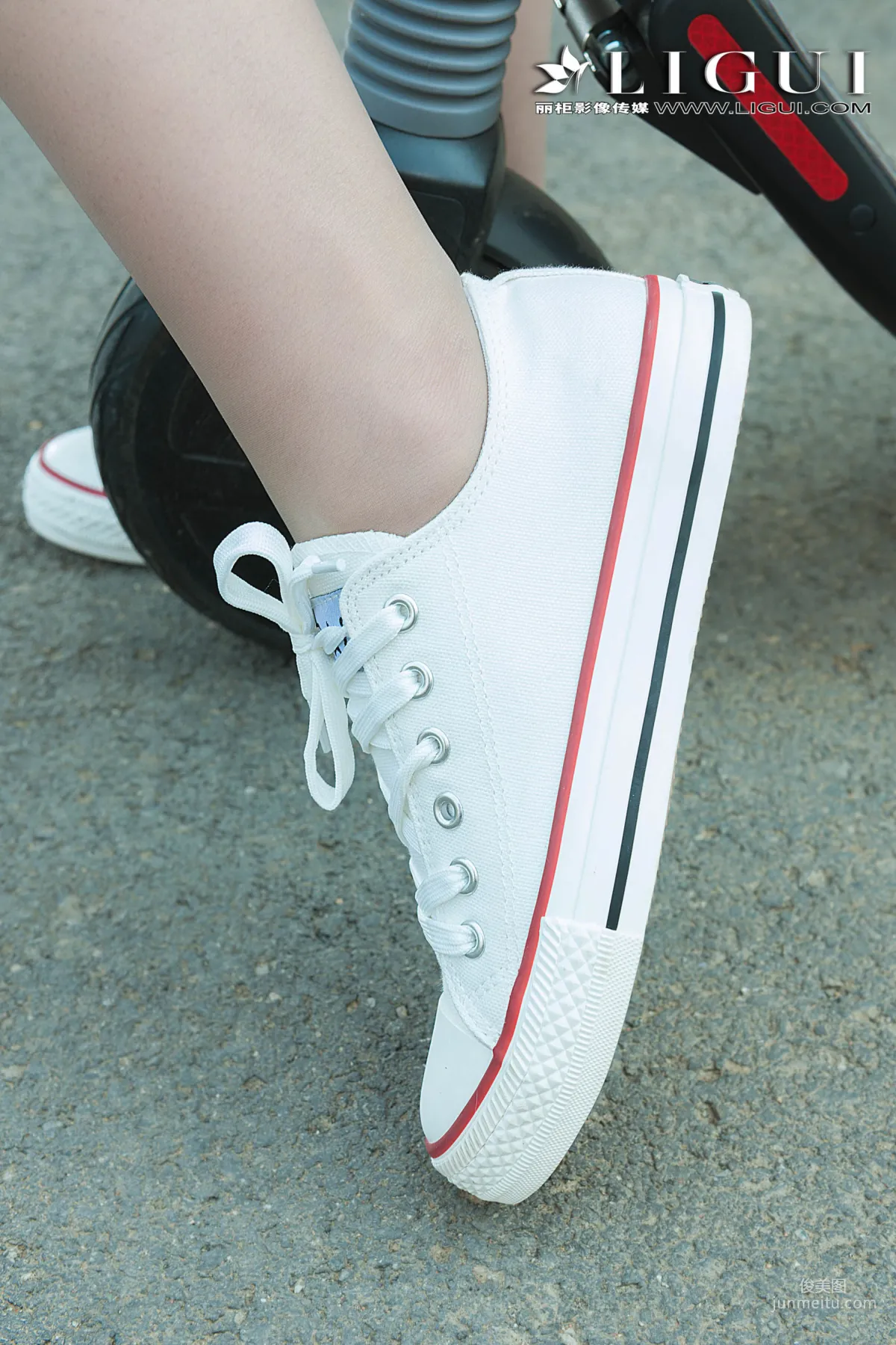 Xuegao Dress + Sneakers Legs and Feet [Ligui] Photo Set photo 6