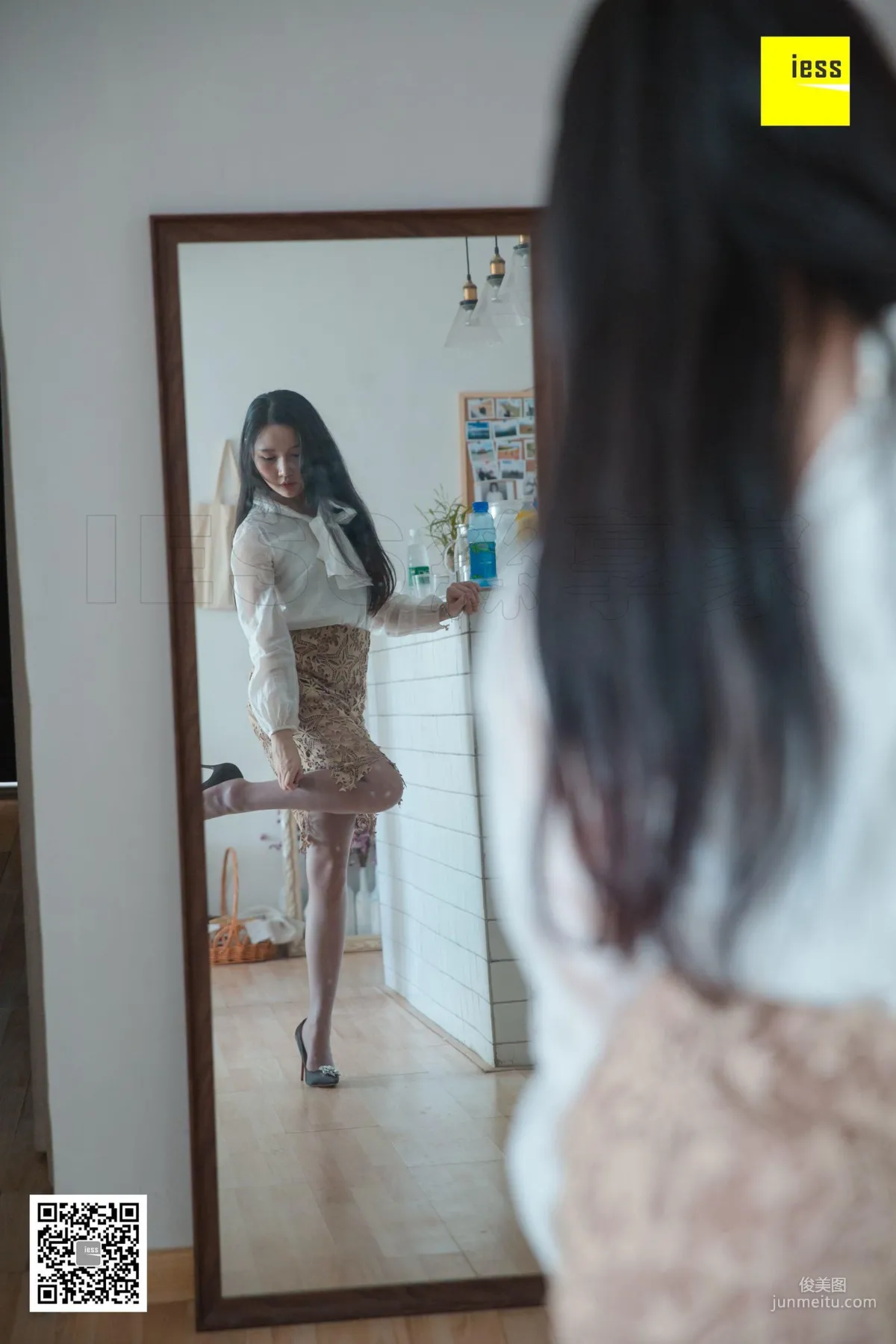 Wen Xin, Big Bear Also Likes Gray Stockings, [IESS] Silk Enjoyer 301 Beautiful Legs and Silk Feet Photo Set photo 55