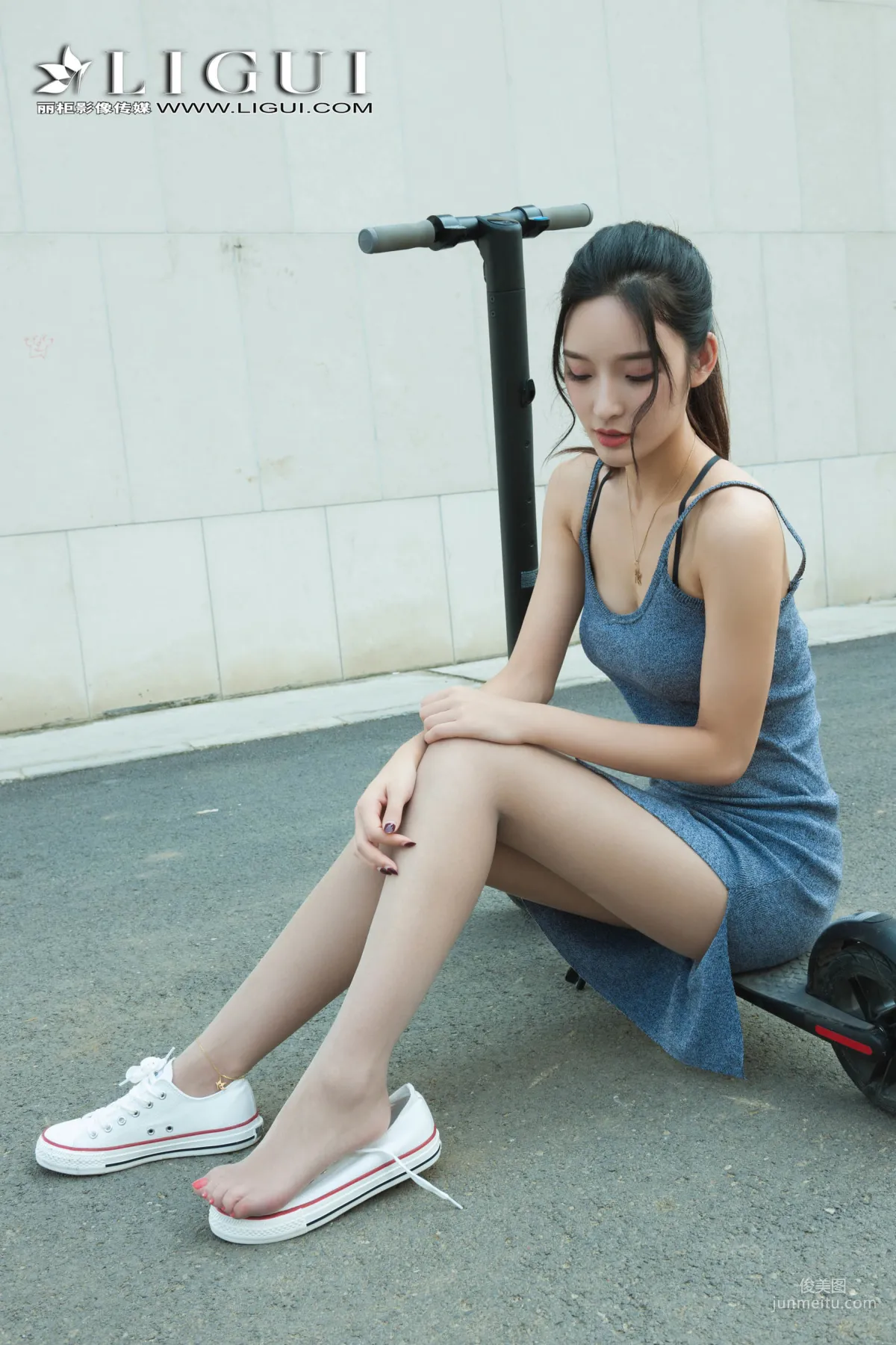 Xuegao Dress + Sneakers Legs and Feet [Ligui] Photo Set photo 10