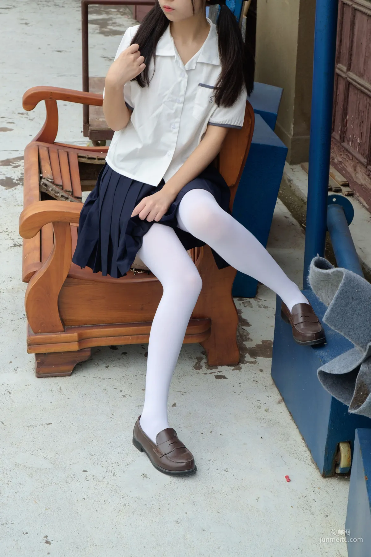 《户外白丝秀》 [森萝财团] R15-034 写真集23