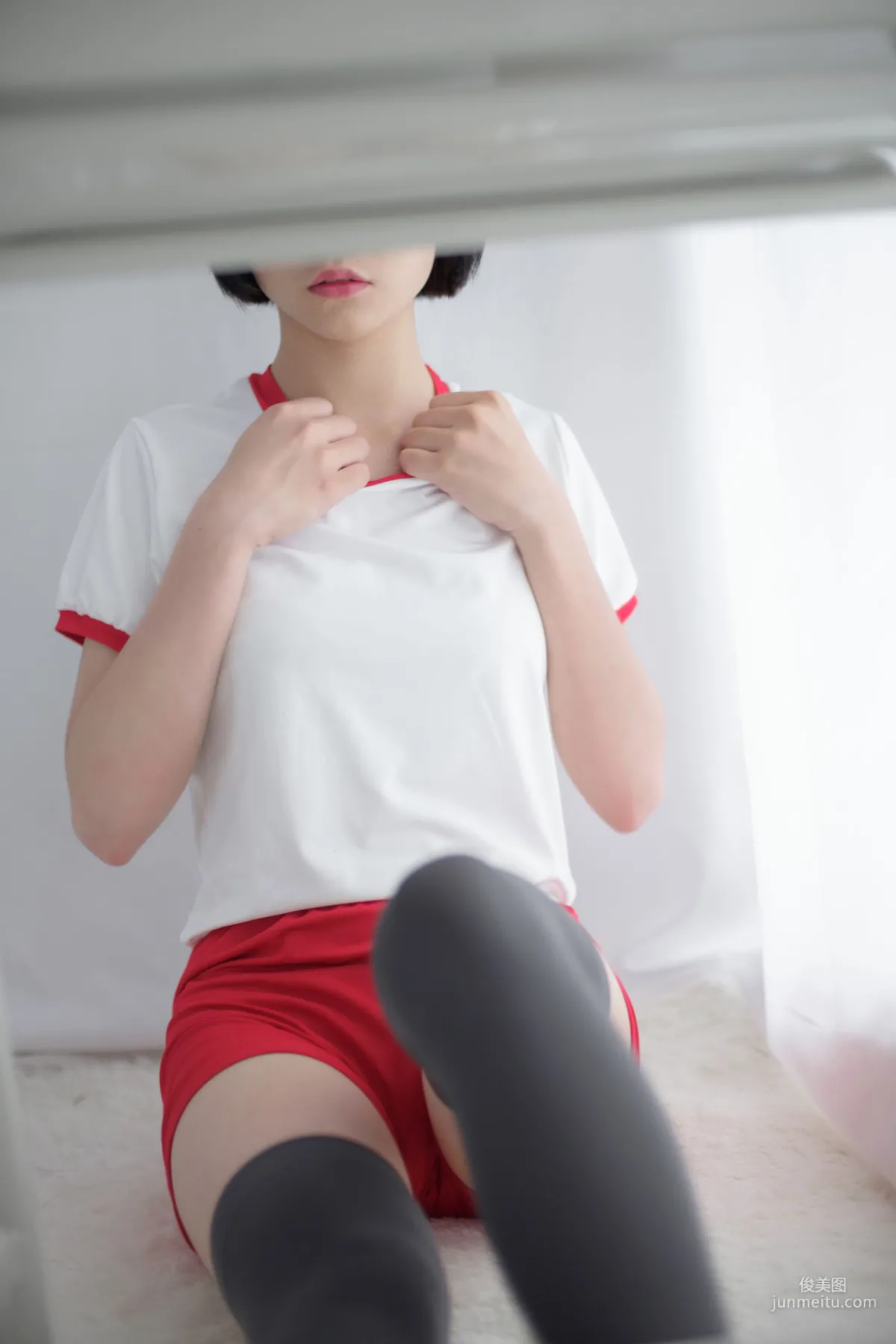 《白 - 紅 - 黑》 [森蘿财團] R15-024 寫真集 10