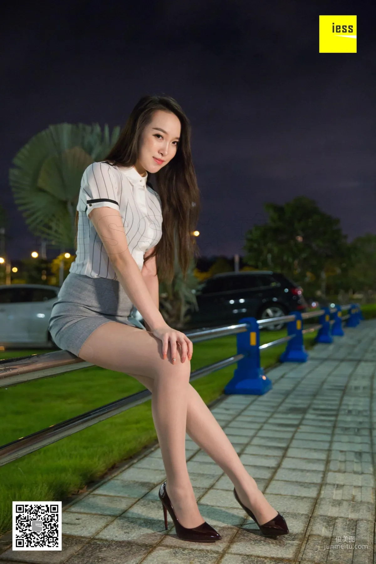 Uniform Yun Yun Under the Streetlight [IESS] Devil Wednesday Special Issue 29 Photo Set photo 4