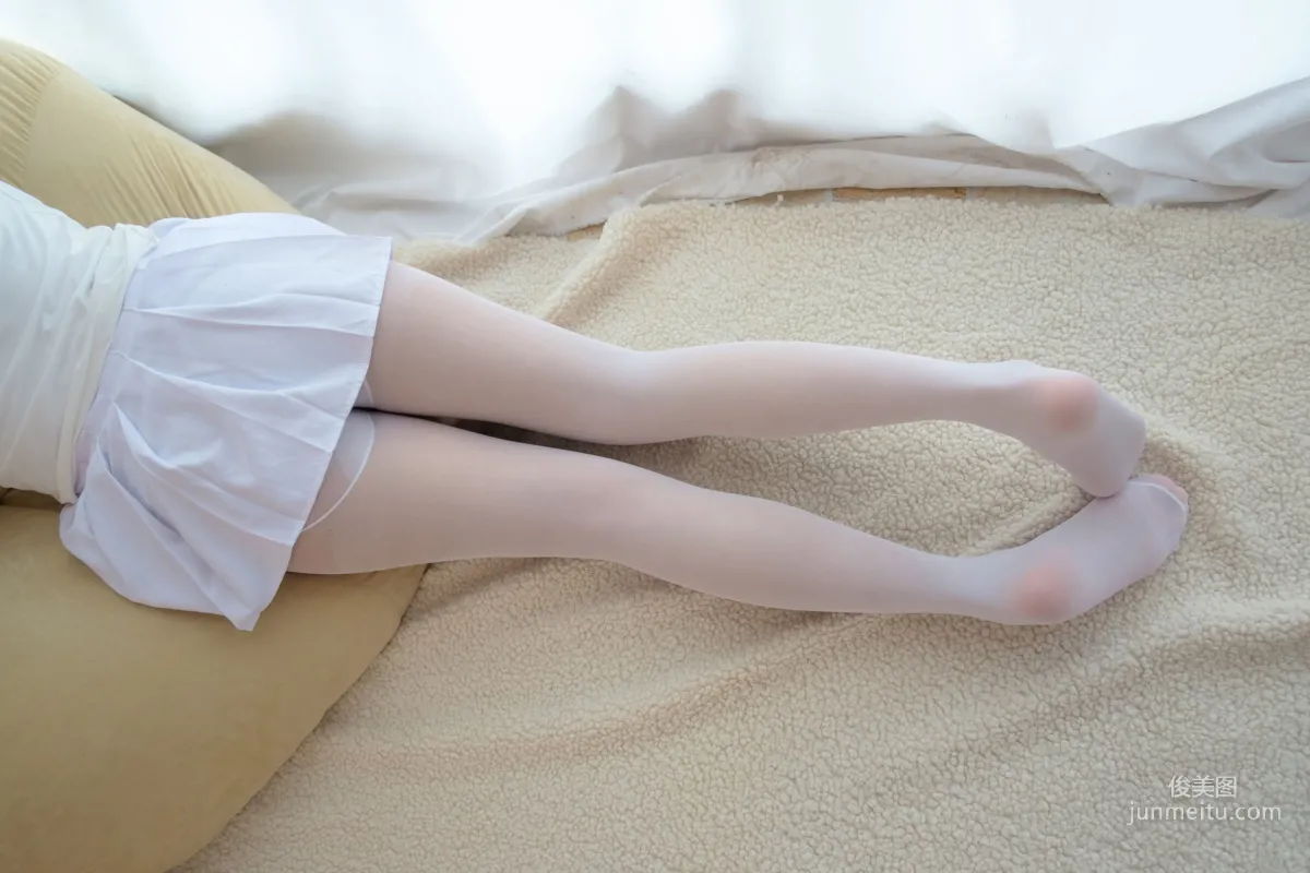 《水嫩嫩的白絲美足》 [森蘿财團] R15-006 寫真集 14