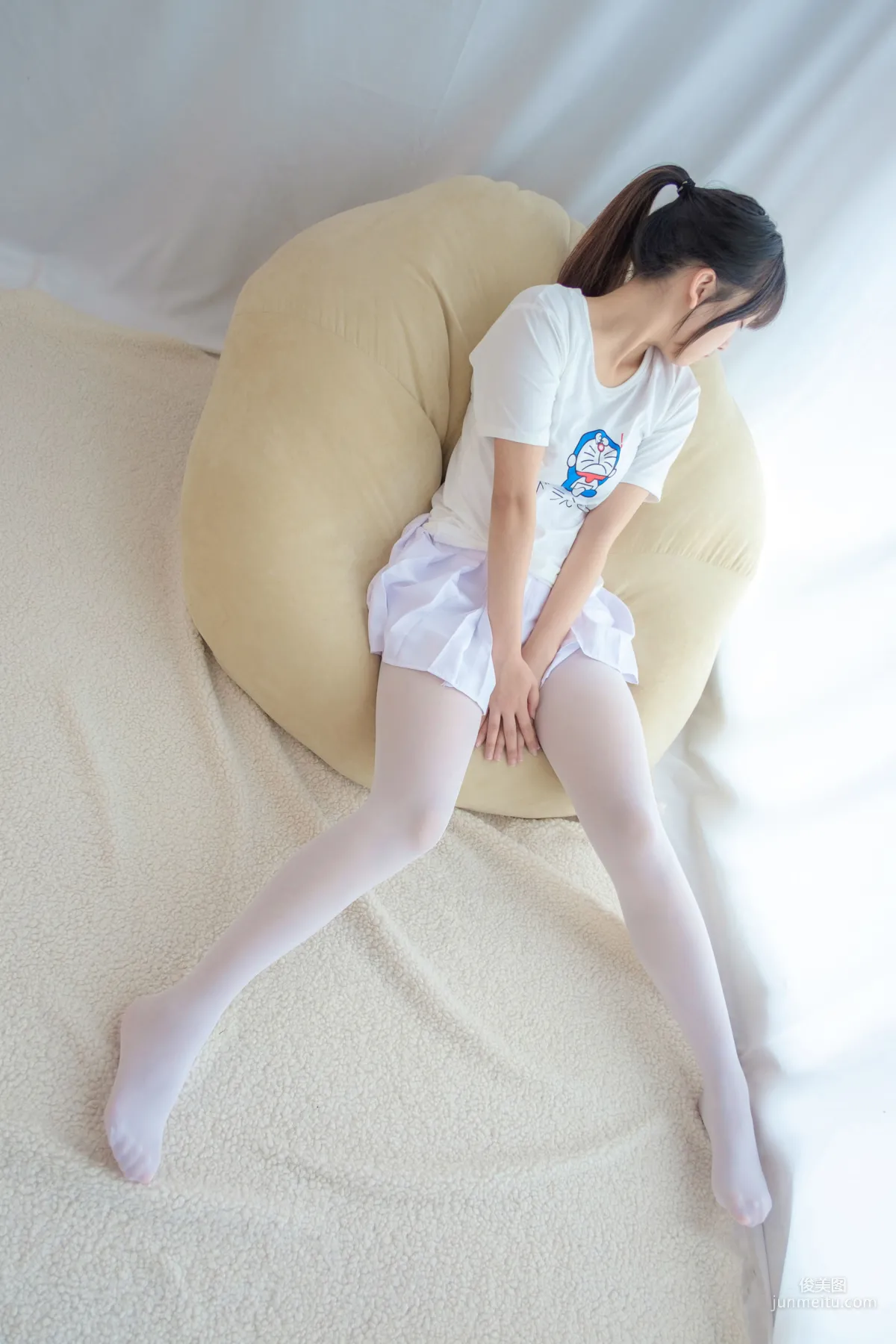 《水嫩嫩的白絲美足》 [森蘿财團] R15-006 寫真集 8