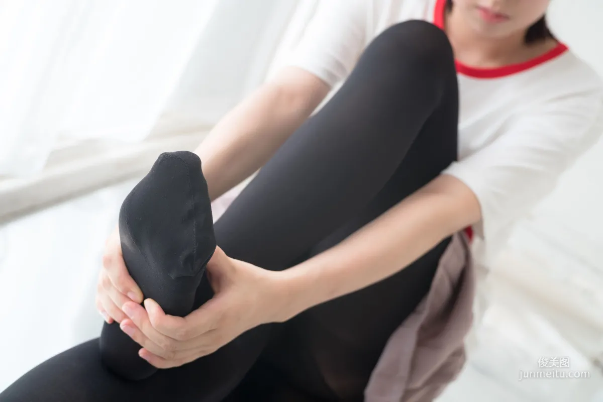 《慢慢脫下你的黑絲》 [森蘿财團] R15-029 寫真集 29