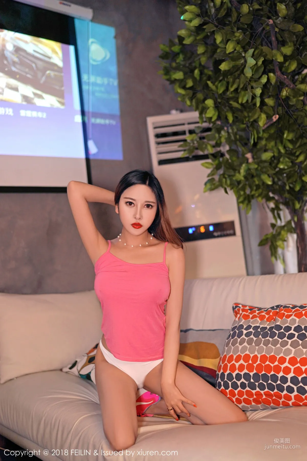 Li Zixi "Curves Revealed, Beautiful Legs Smooth and Delicate" [FeiLin] VOL.168 Photo Set photo 10