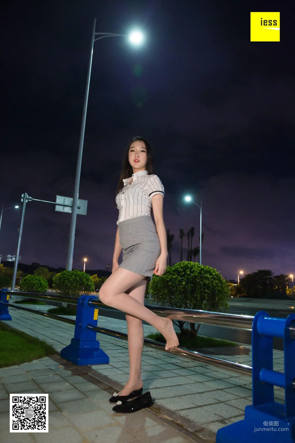 Uniform Yun Yun Under the Streetlight [IESS] Devil Wednesday Special Issue 29 Photo Set photo 93
