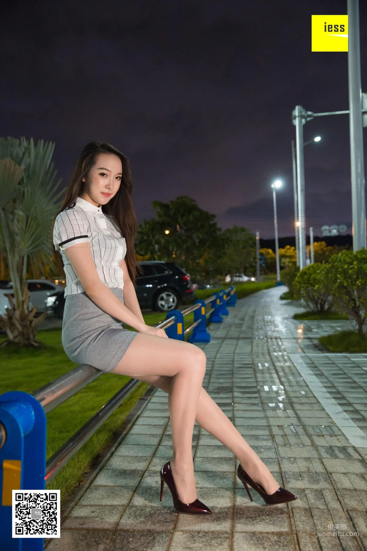 Uniform Yun Yun Under the Streetlight [IESS] Devil Wednesday Special Issue 29 Photo Set photo 23