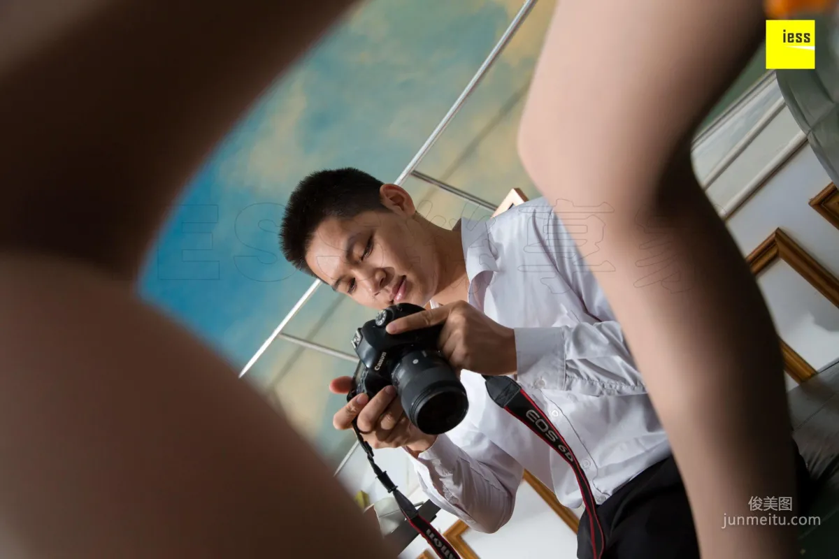 Qiuqiu, Photographer Invites Me to KTV [IESS] Devil Wednesday Special Issue 31 Photo Set photo 50