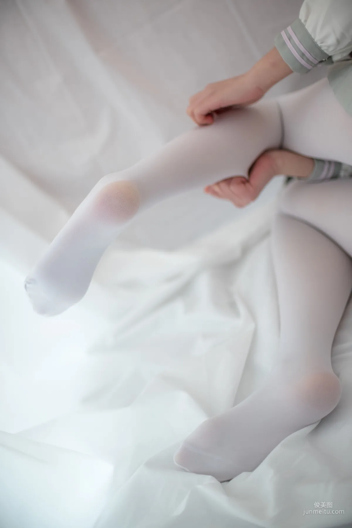 《薄丝美足》 [森萝财团] R15-046 写真集102