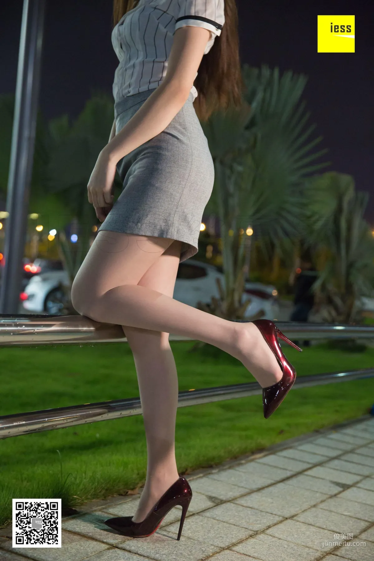 Uniform Yun Yun Under the Streetlight [IESS] Devil Wednesday Special Issue 29 Photo Set photo 48