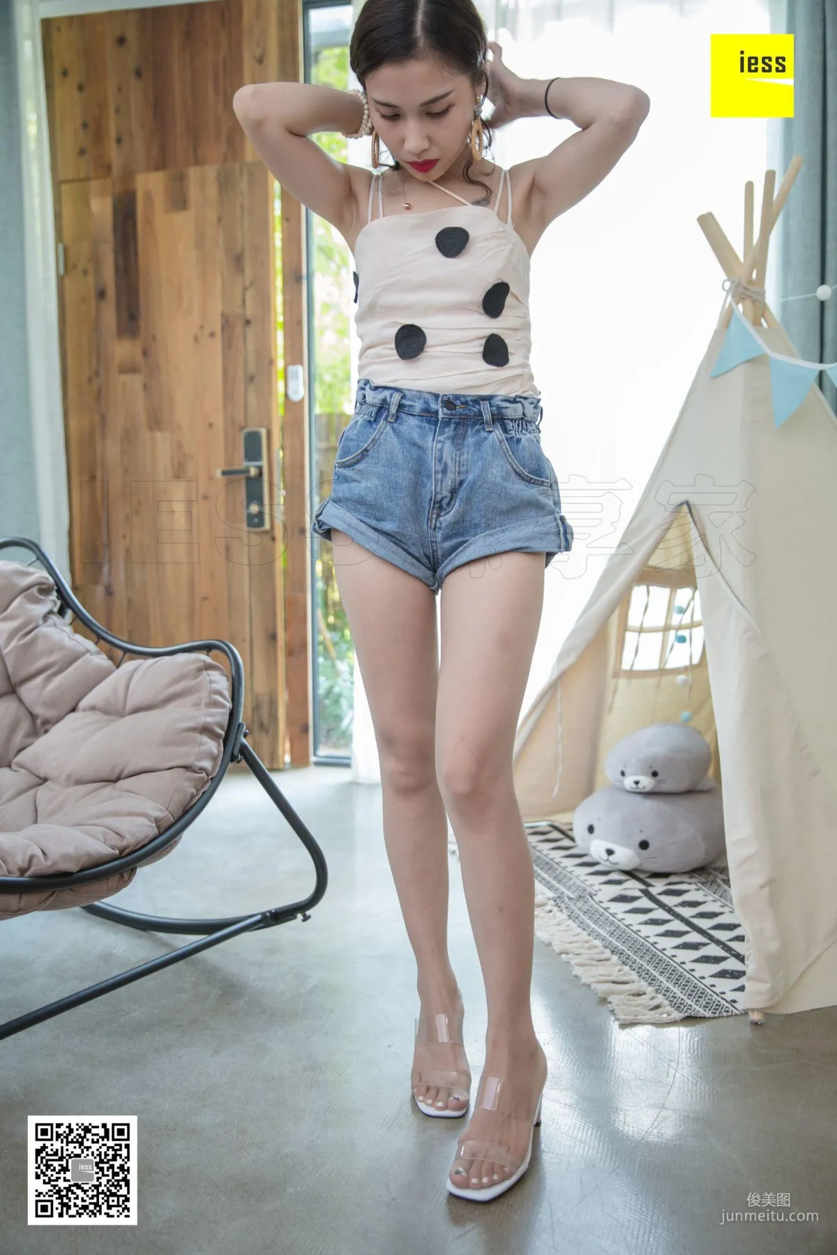 模特辣妈君君 《辣妈热裤凉拖》[异思趣向IESS] 写真集94