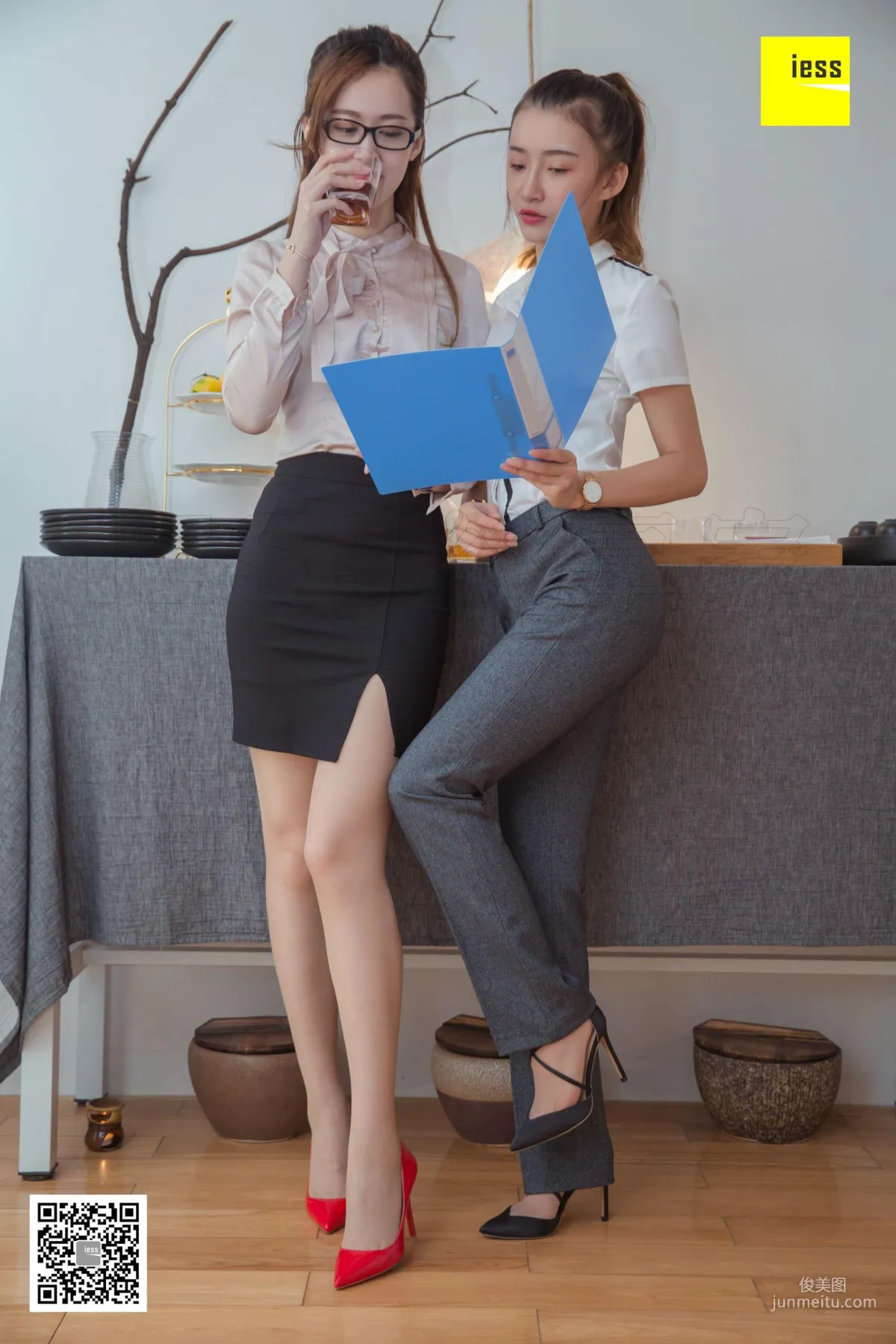 模特秋秋&紫紫 《霸道總裁與女秘書》[異思趣向IESS] 寫真集 39