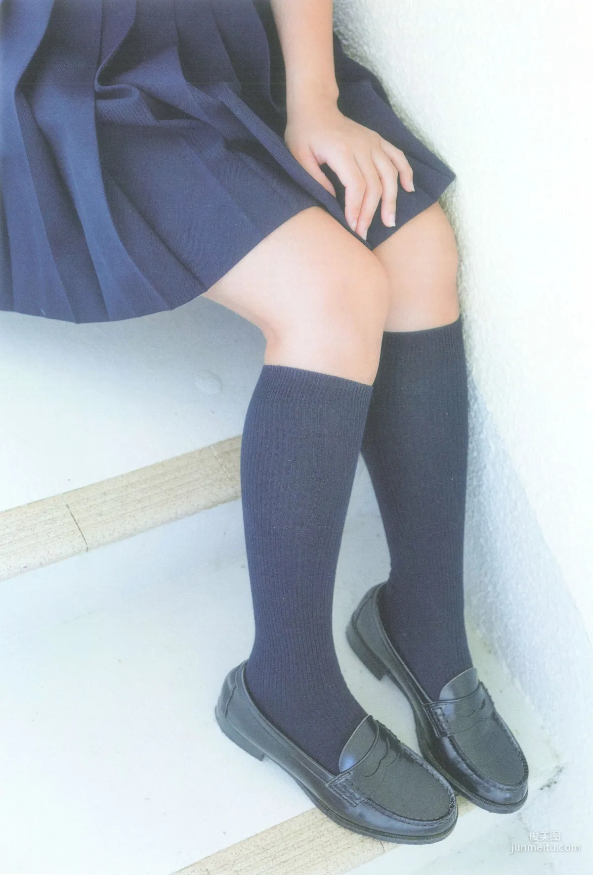 新井愛瞳『セブンティーンズ・ブルー』1st写真集7