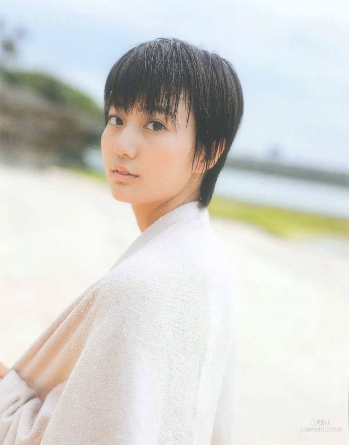 新井愛瞳『セブンティーンズ・ブルー』1st写真集31
