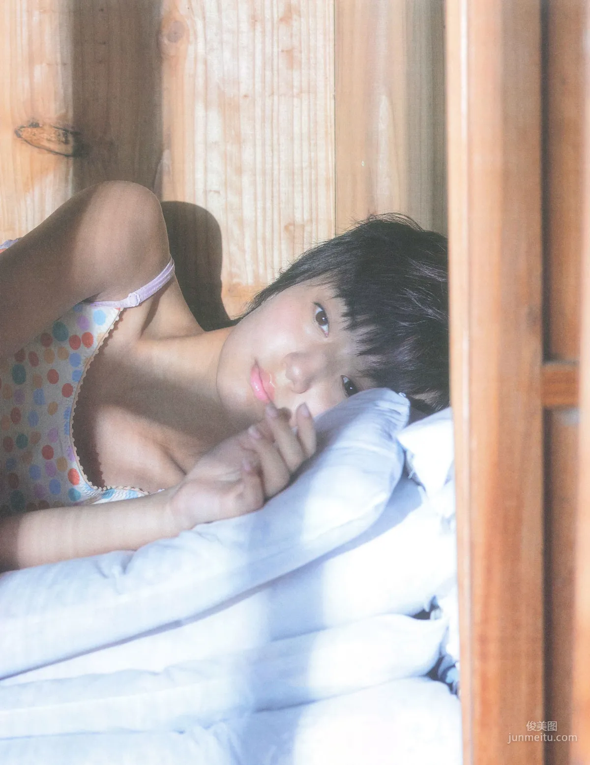 新井愛瞳『セブンティーンズ・ブルー』1st写真集131