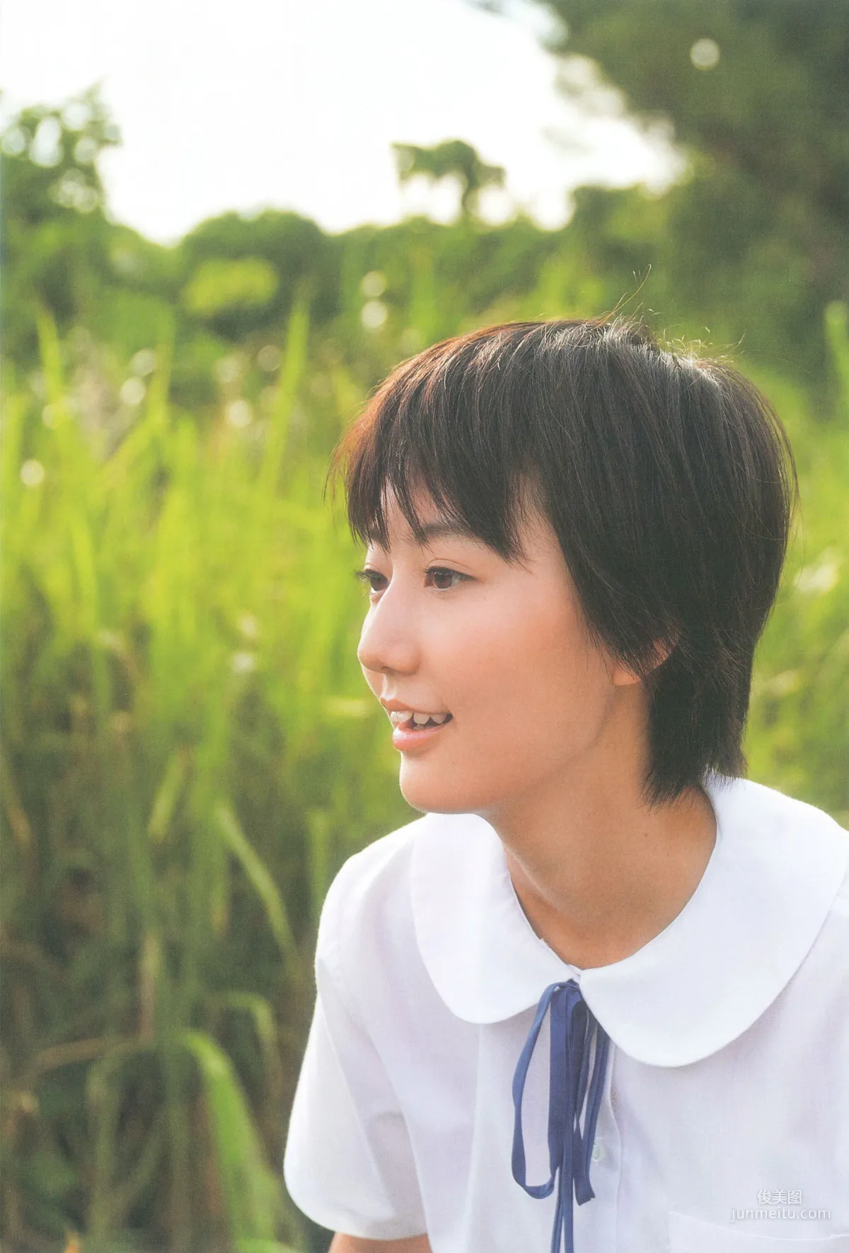 新井愛瞳『セブンティーンズ・ブルー』1st写真集5