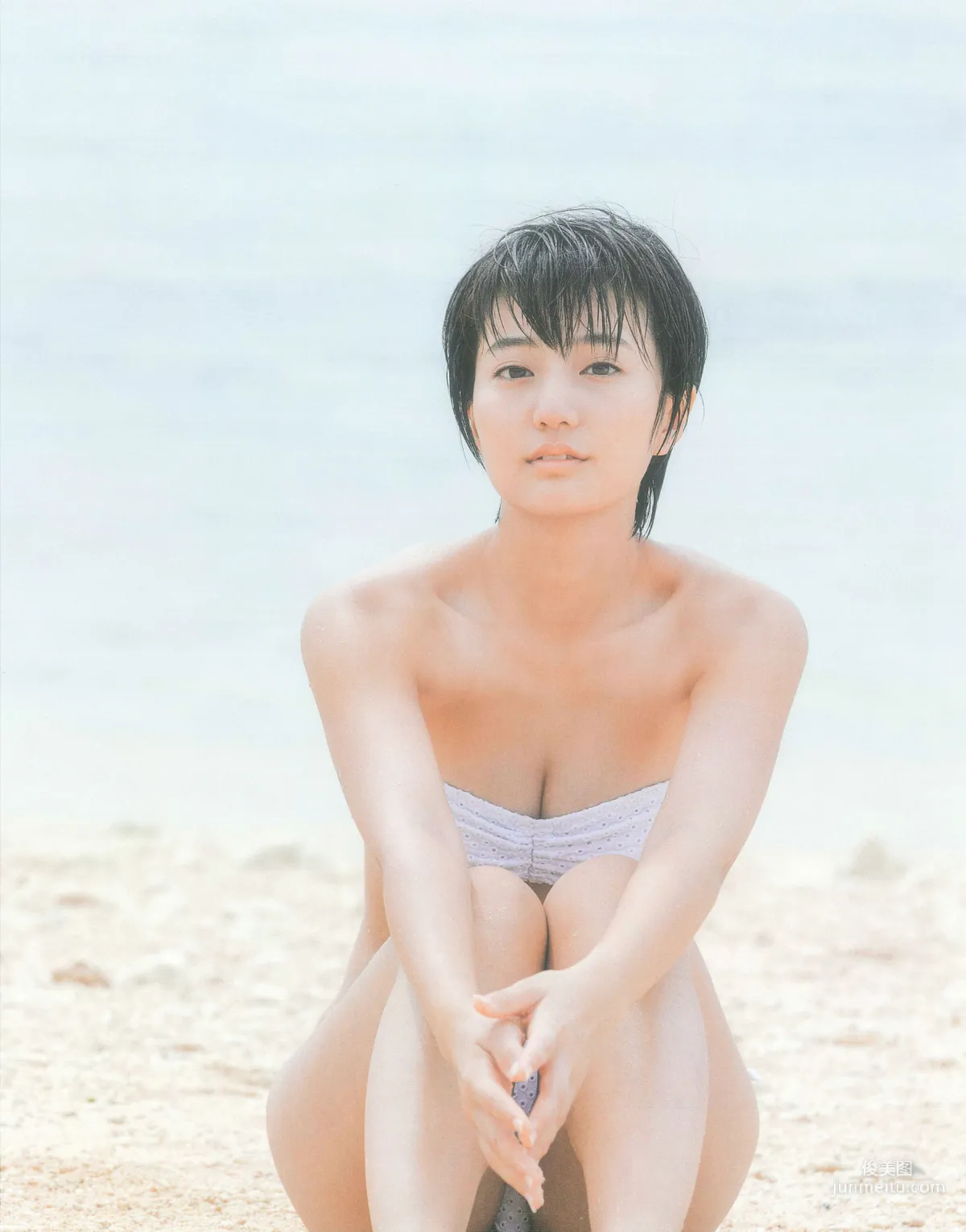 新井愛瞳『セブンティーンズ・ブルー』1st写真集28