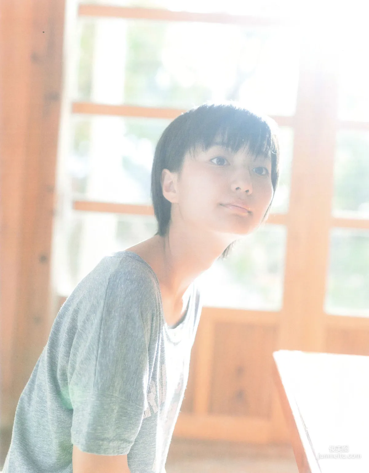 新井愛瞳『セブンティーンズ・ブルー』1st写真集32