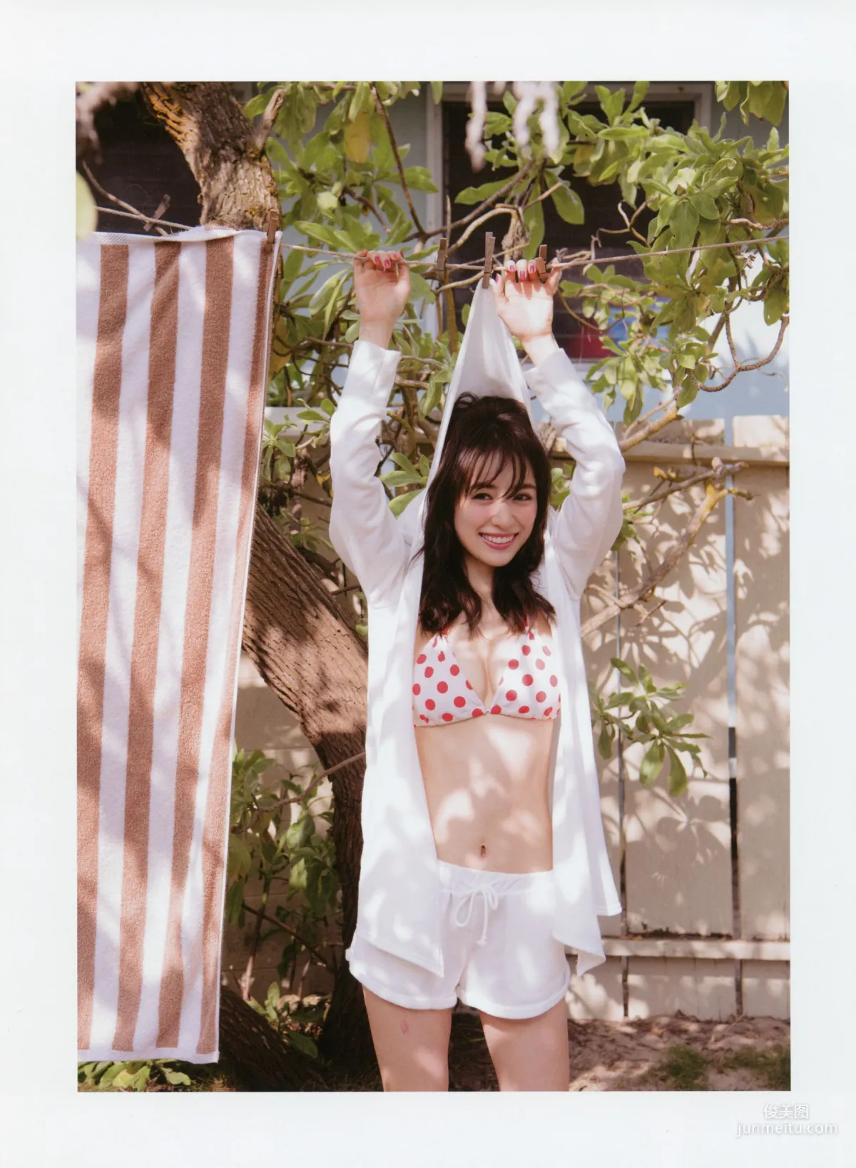 泉裡香 1st Photobook「Rika!」寫真集 25