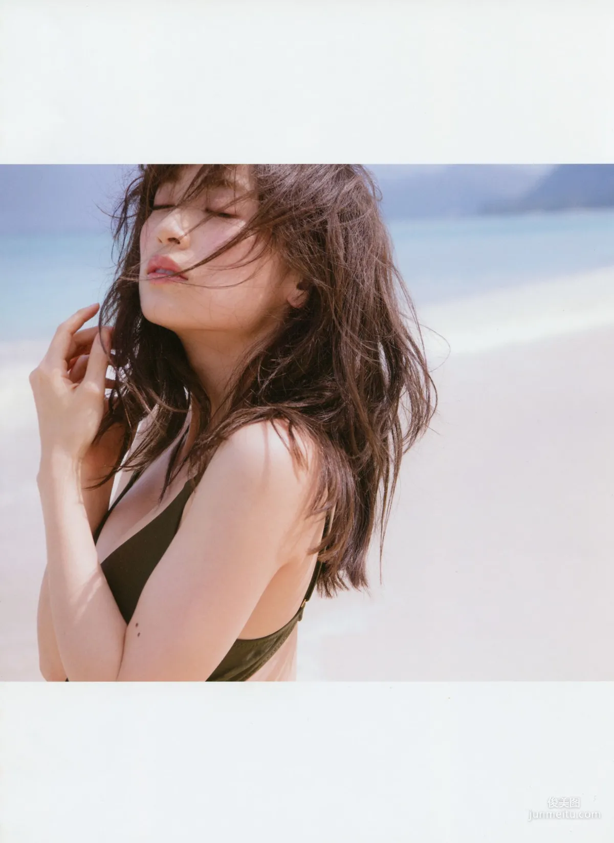 泉裡香 1st Photobook「Rika!」寫真集 100