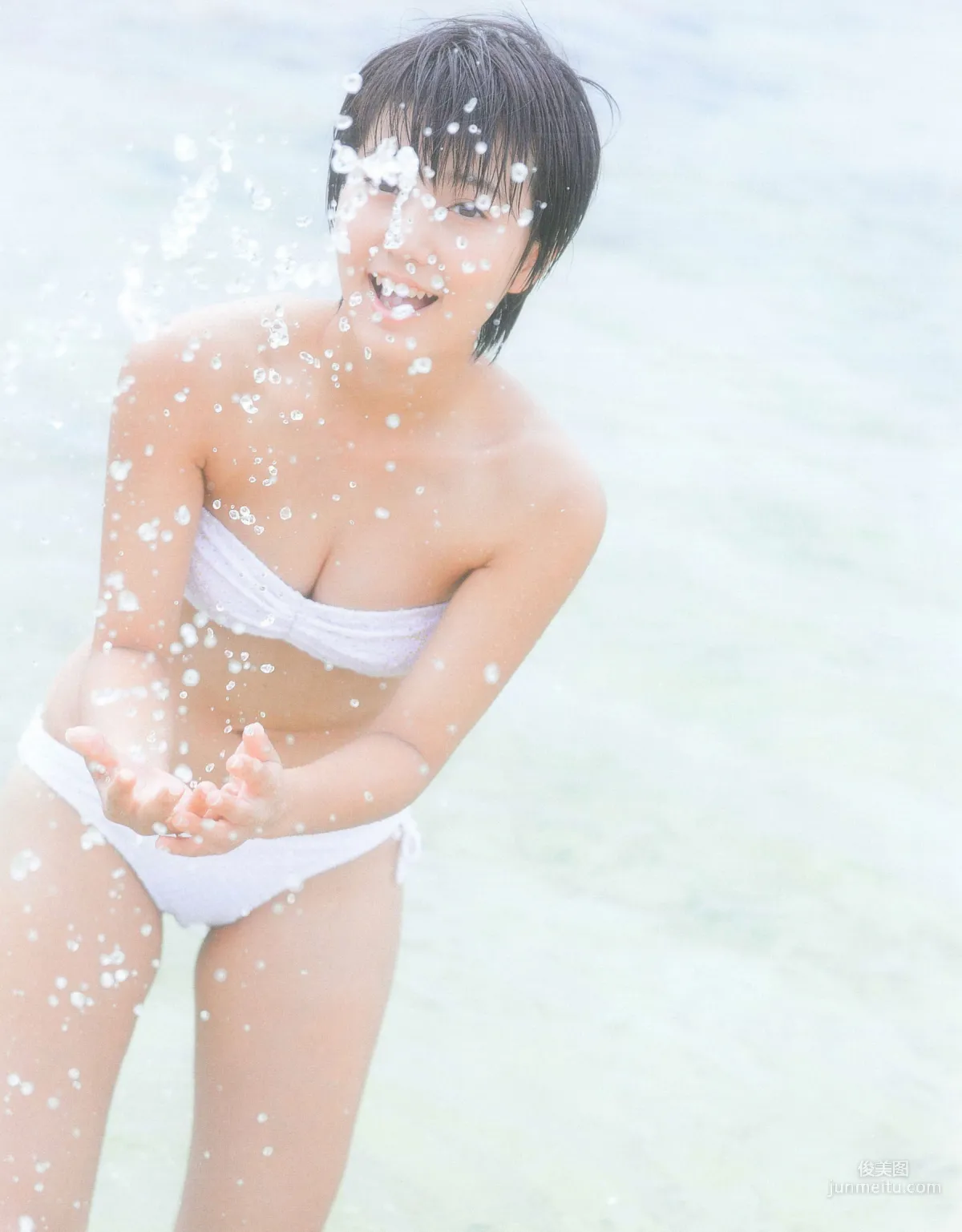 新井愛瞳『セブンティーンズ・ブルー』1st写真集25