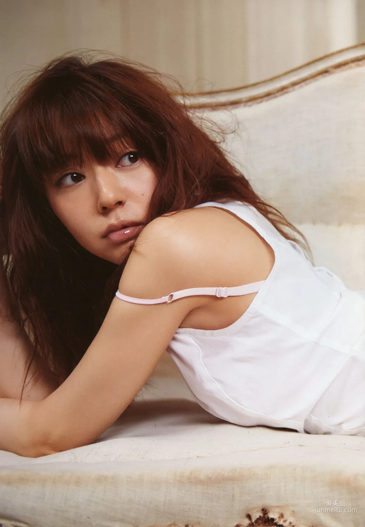 芳賀優里亜 Yuria Haga 「赤×ピンク」写真集 24