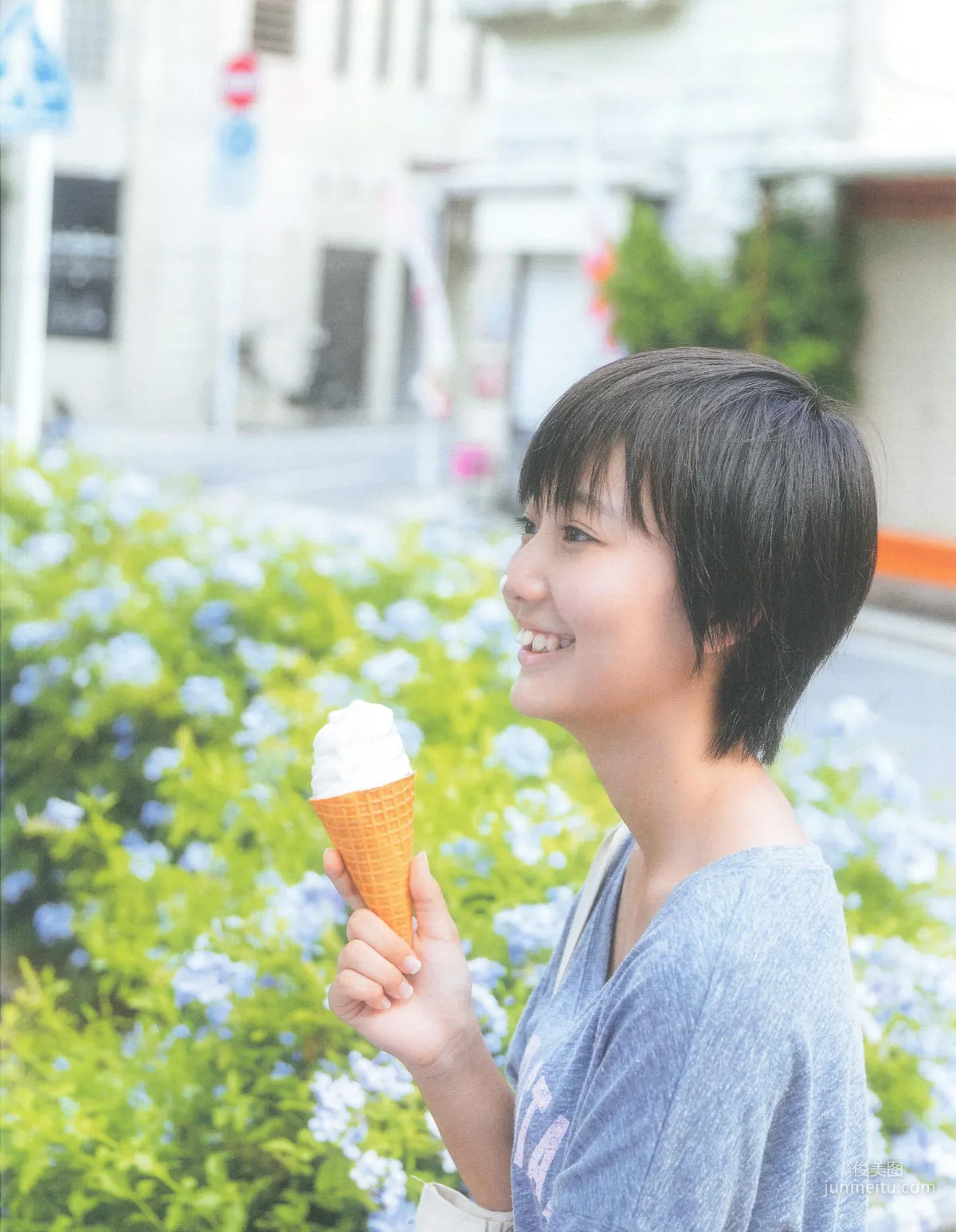 新井愛瞳『セブンティーンズ・ブルー』1st写真集58