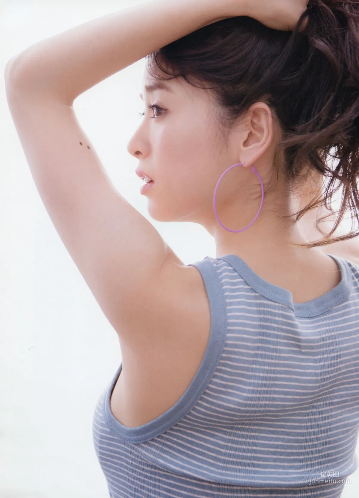 泉裡香 1st Photobook「Rika!」寫真集 16