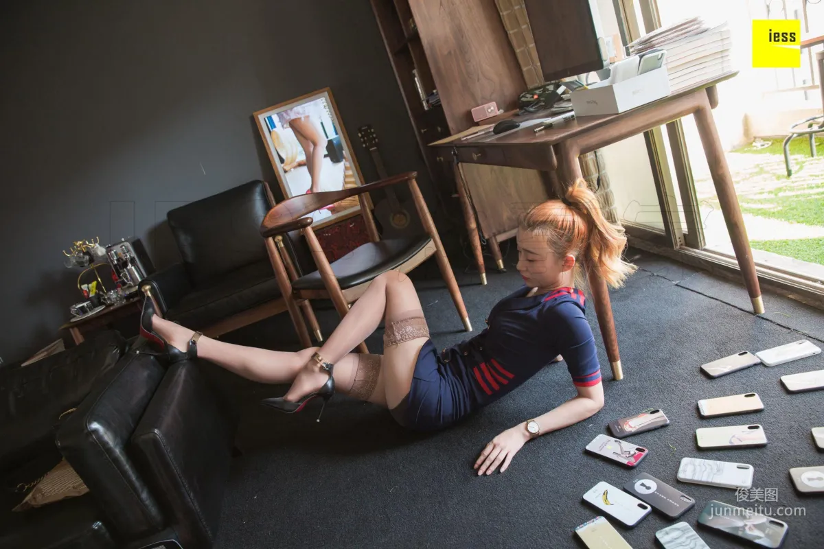 Model Qiuqiu, Qiuqiu Phone Case Show Off Wealth Fall [IESS] Photo Set photo 51