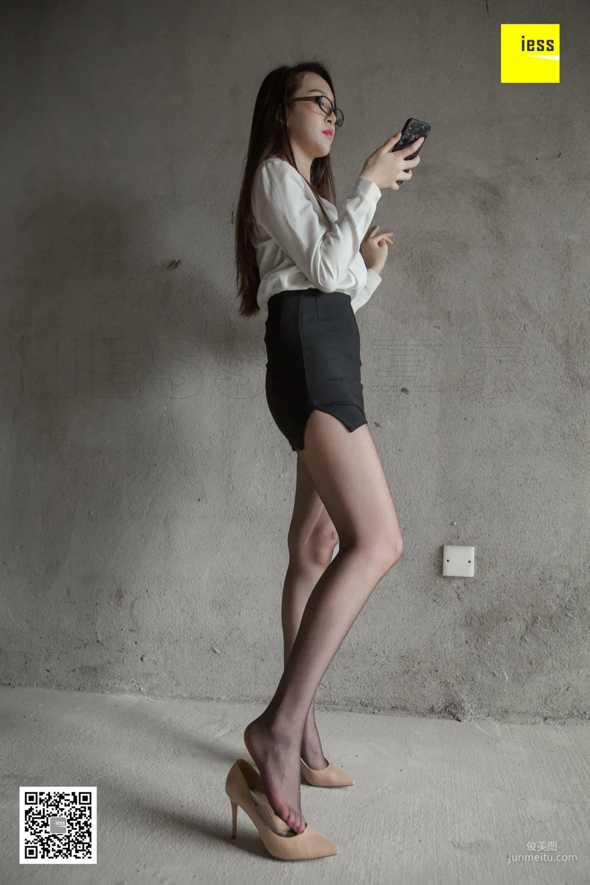模特云芝《销售的肉丝女客户》 [异思趣向IESS] 写真集20
