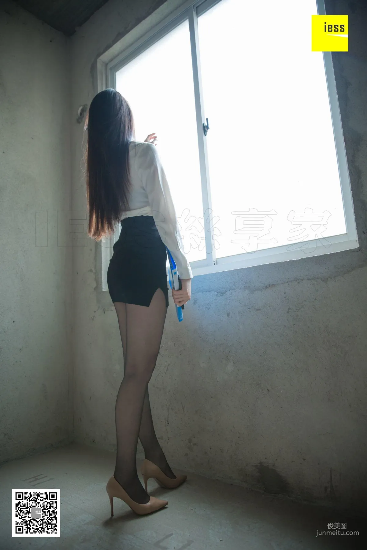 Model Yun Zhi "The Black Stockings Saleswoman Selling Roughcast Houses" [IESS] Photo Set photo 50