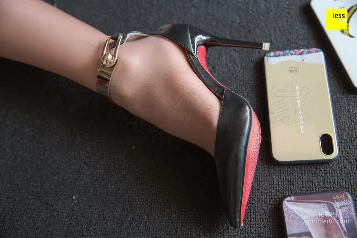 Model Qiuqiu, Qiuqiu Phone Case Show Off Wealth Fall [IESS] Photo Set photo 69