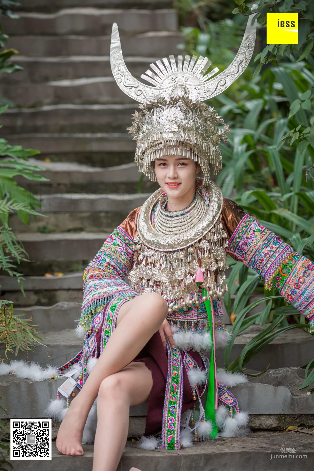 模特九妹《穿丝袜的苗族九妹》 [异思趣向IESS] 写真集69