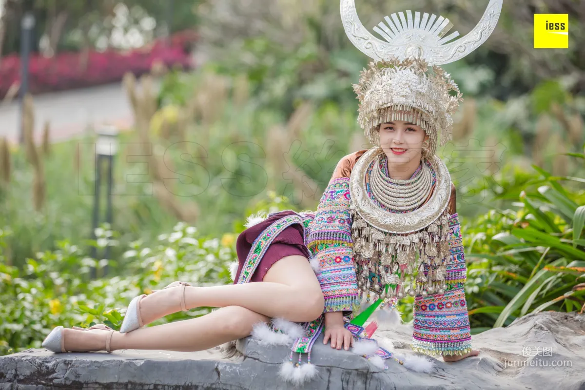 模特九妹《穿丝袜的苗族九妹》 [异思趣向IESS] 写真集10