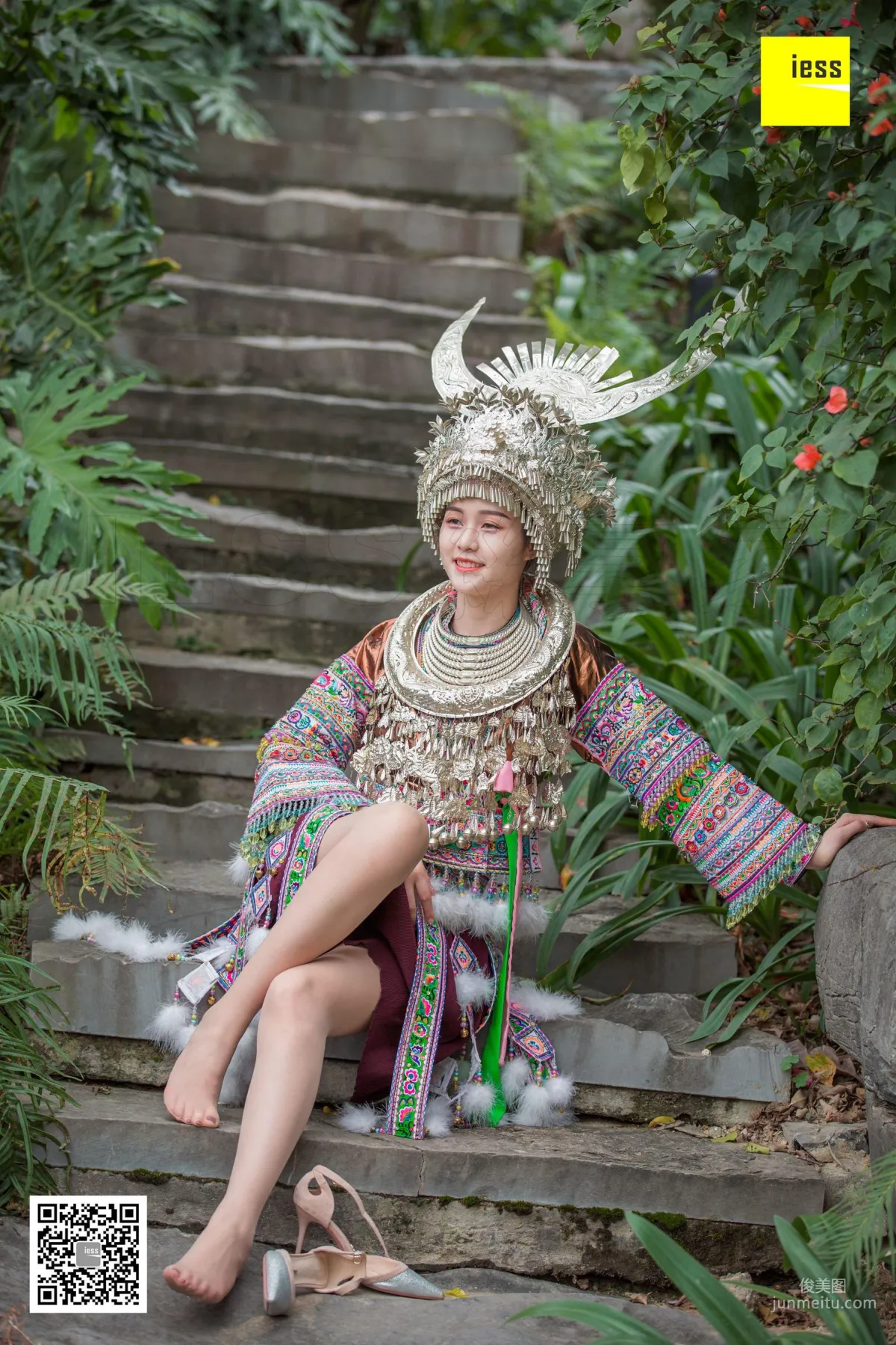 模特九妹《穿丝袜的苗族九妹》 [异思趣向IESS] 写真集66