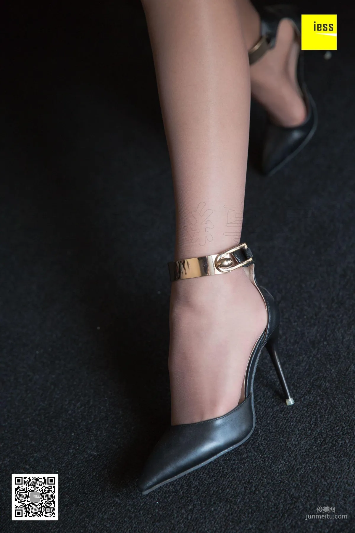 Model Qiuqiu, Qiuqiu Phone Case Show Off Wealth Fall [IESS] Photo Set photo 18